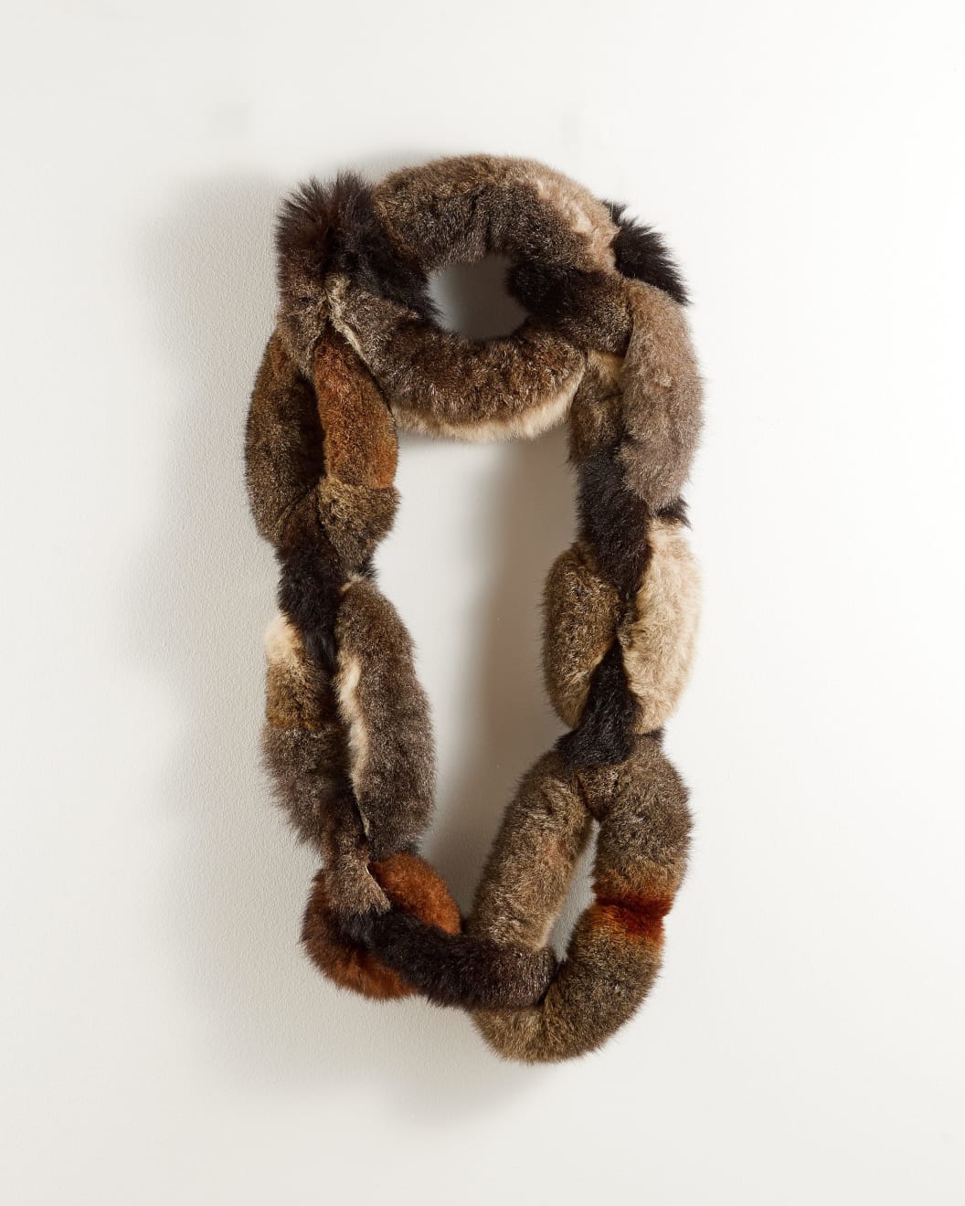 Juanita McLauchlan, mudhay nhiigiliir / Possum Necklace