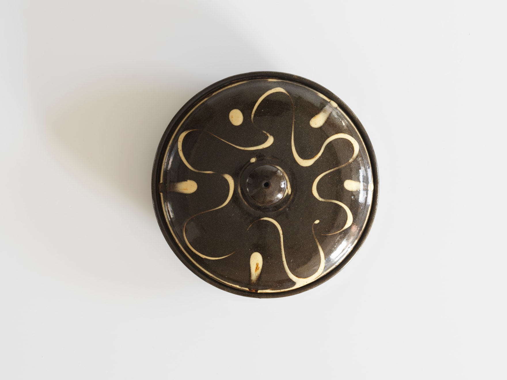 Winchcombe pottery, Early lidded pot