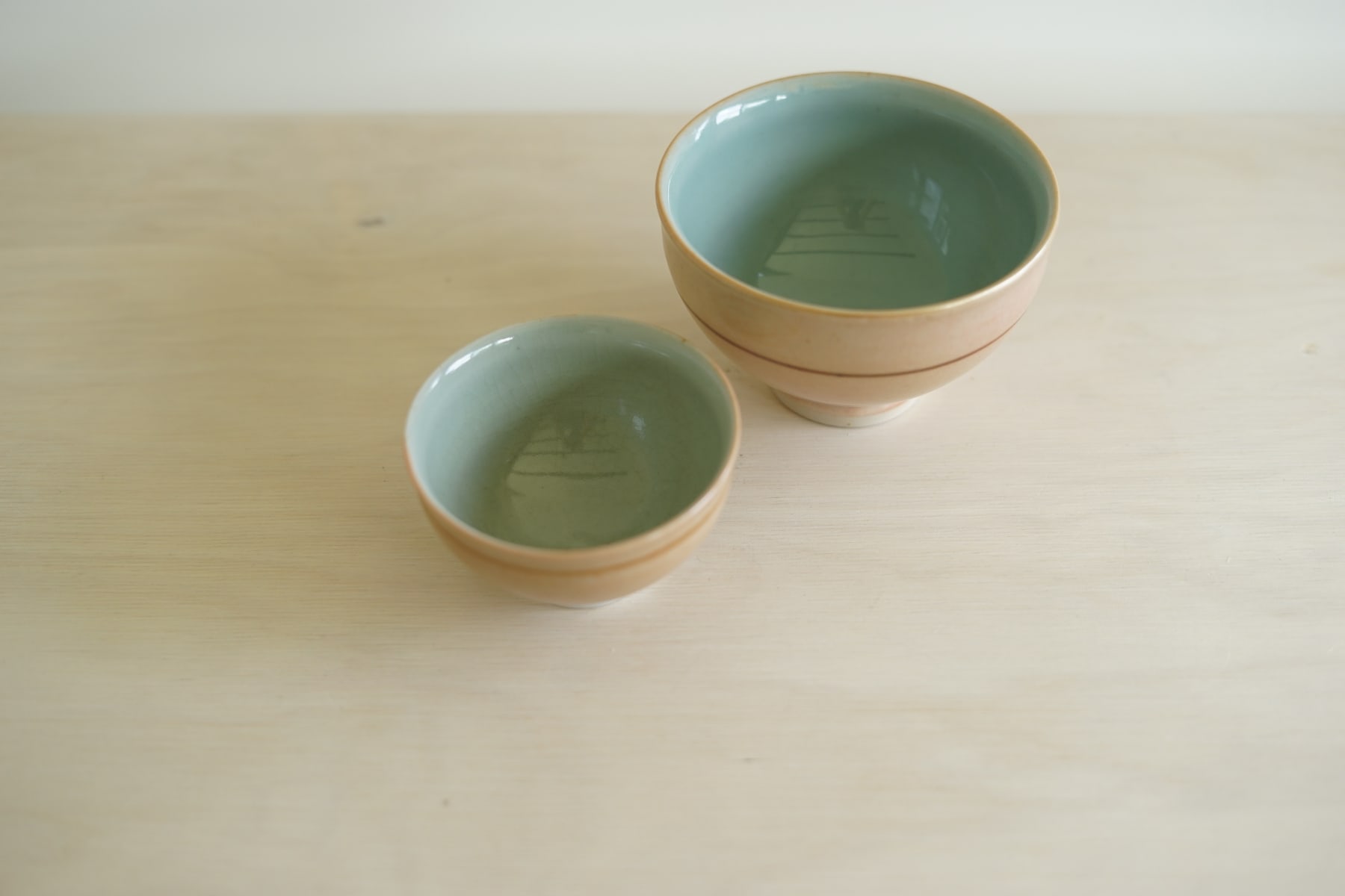 Gwyn Hanssen Pigott, Two Bowls with Stripe
