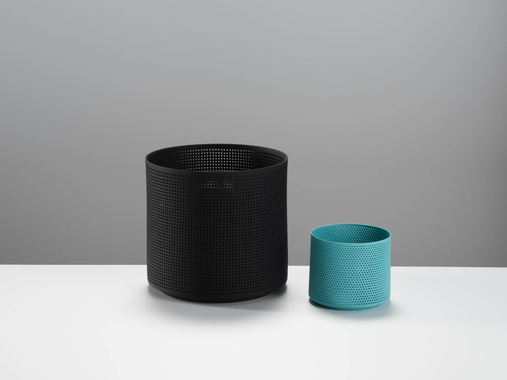 Niisato Akio, Blue Cylinder Vase, 2021