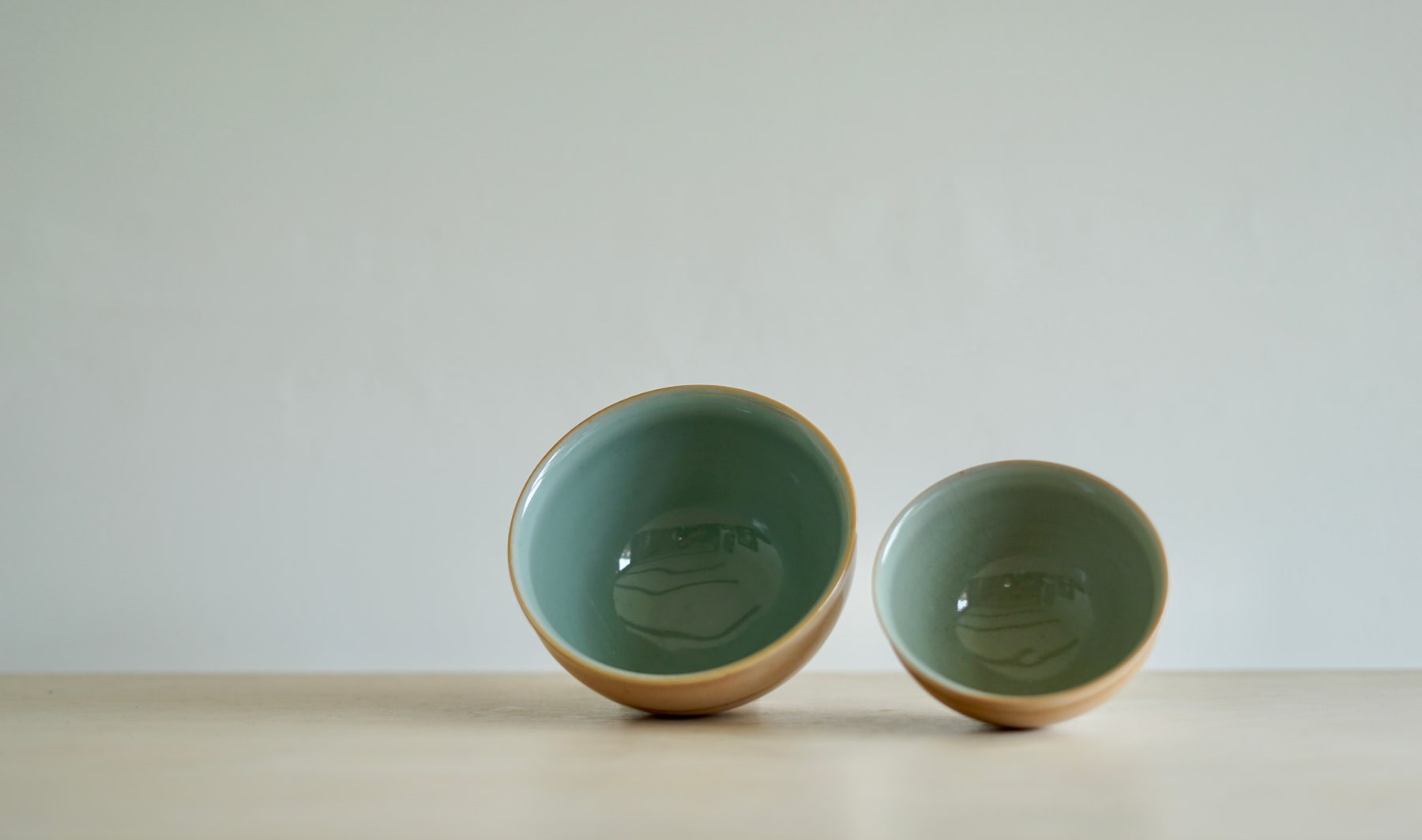 Gwyn Hanssen Pigott, Two Bowls with Stripe