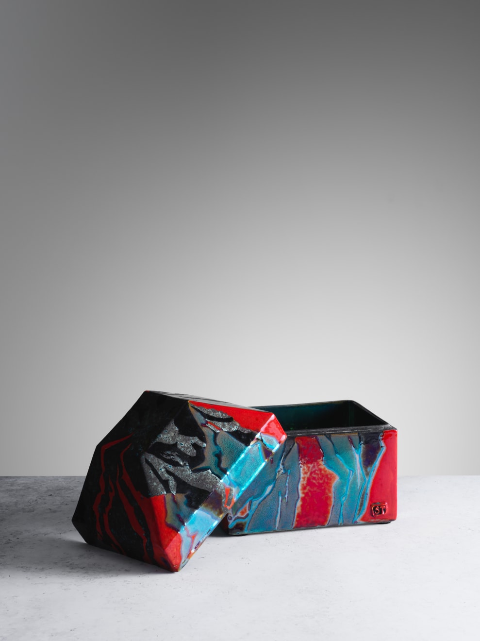 Sutton Taylor, Box