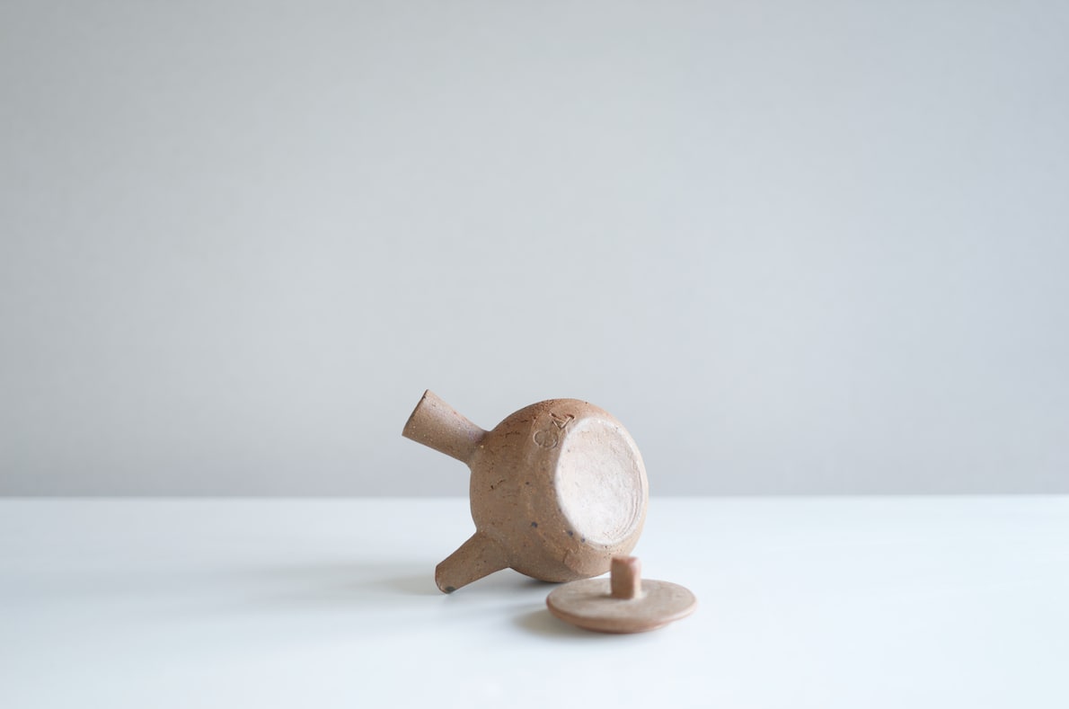 Janet Leach, Teapot with side handle