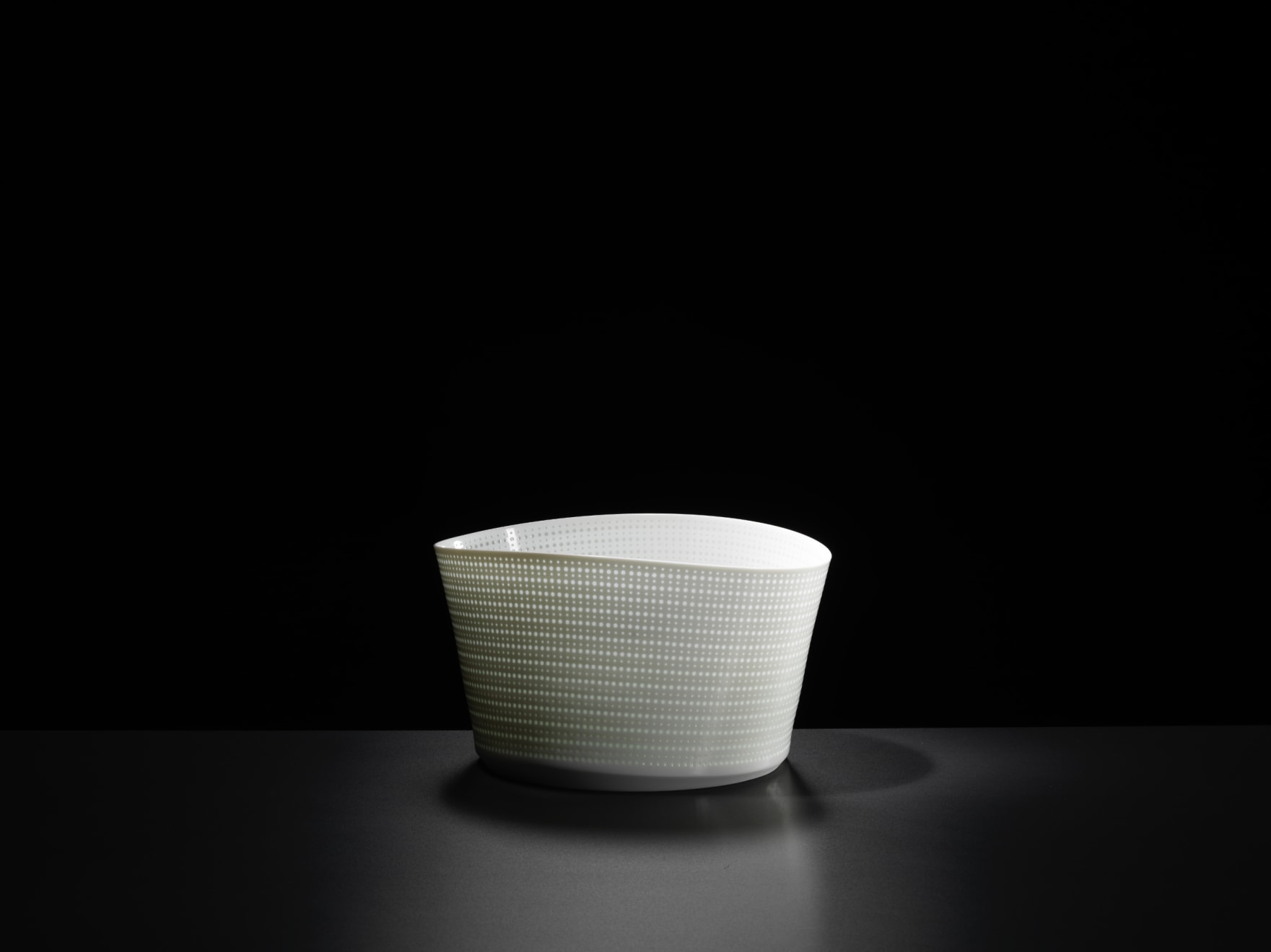 Niisato Akio, Porcelain Light Vessel