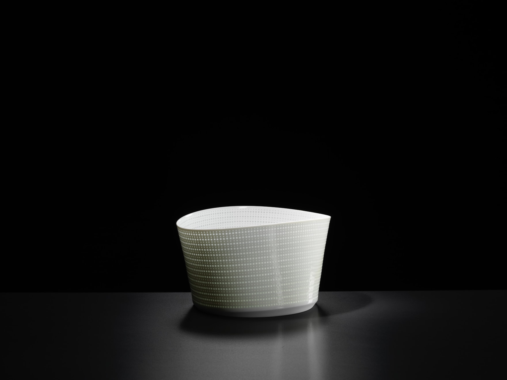 Niisato Akio, Porcelain Light Vessel
