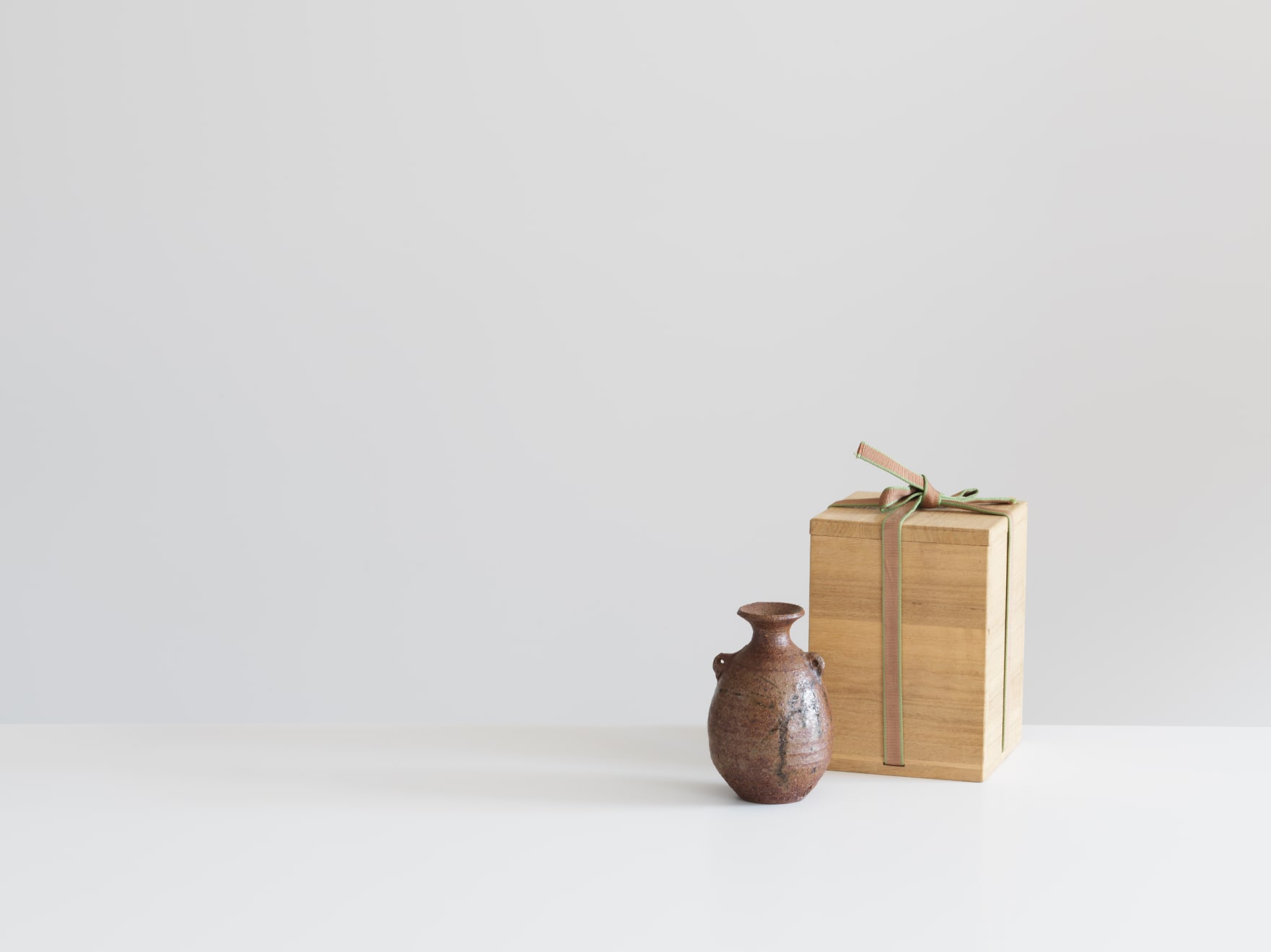 Janet Leach, Ash Vase with Lugs, 1969