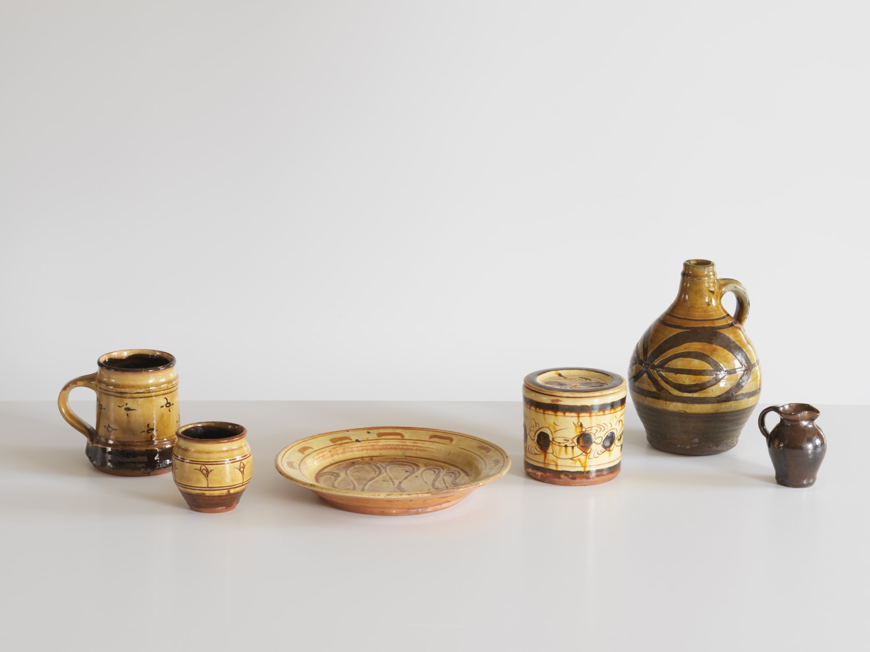 Shoji Hamada, Covered jar with incised pattern , c. 1922