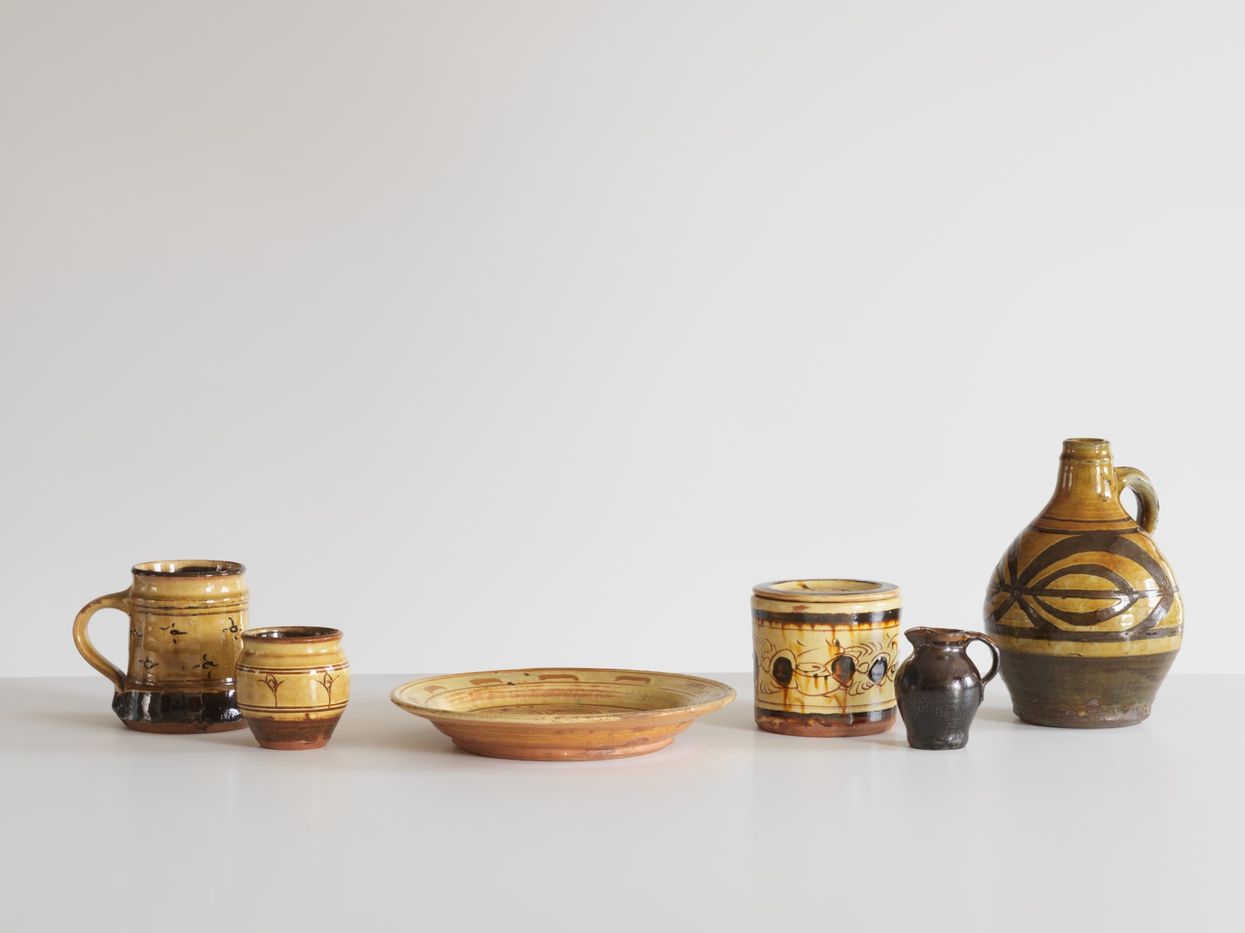 Shoji Hamada, Covered jar with incised pattern , c. 1922