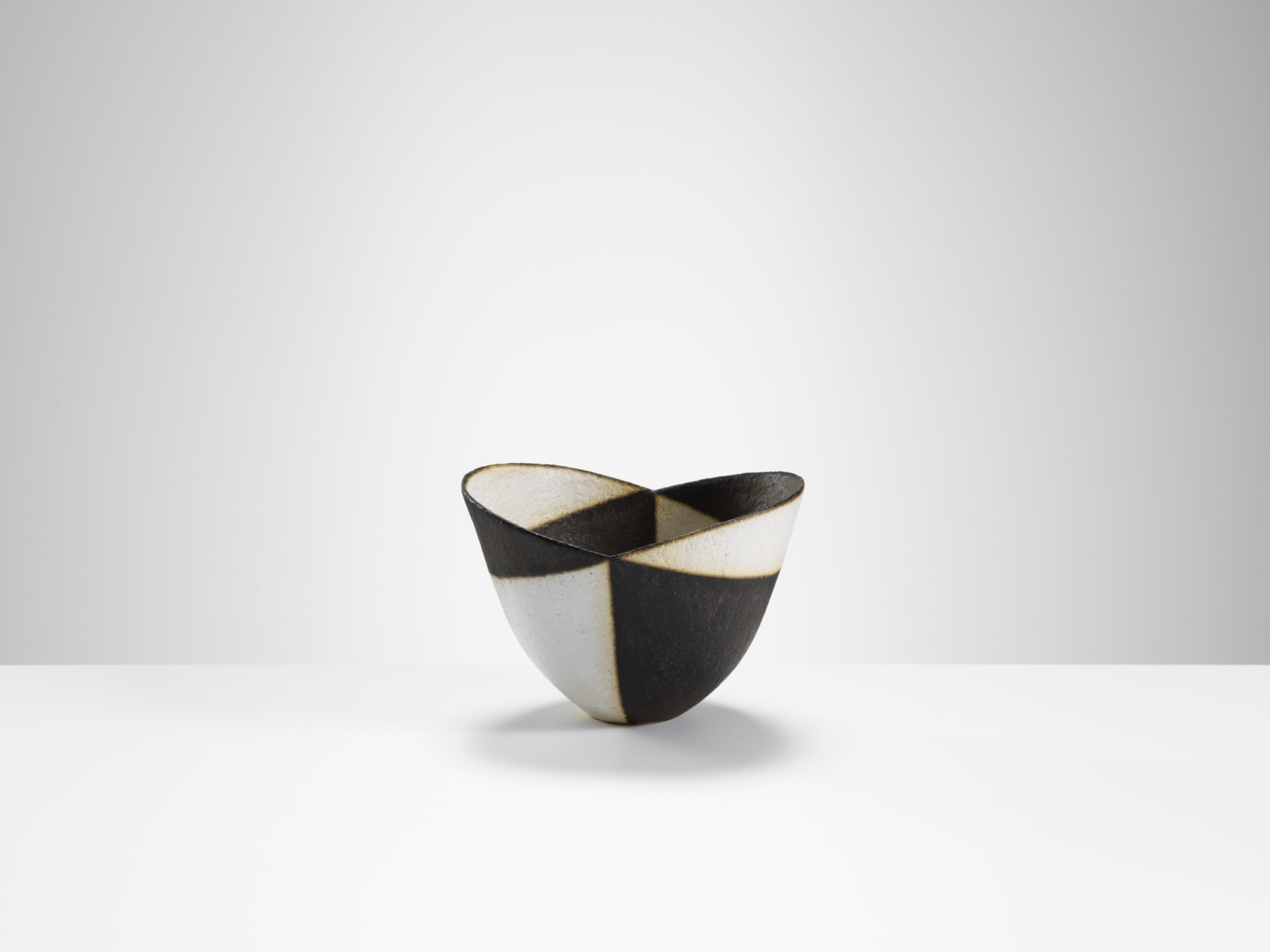 John Ward, Black and White V Rim Bowl