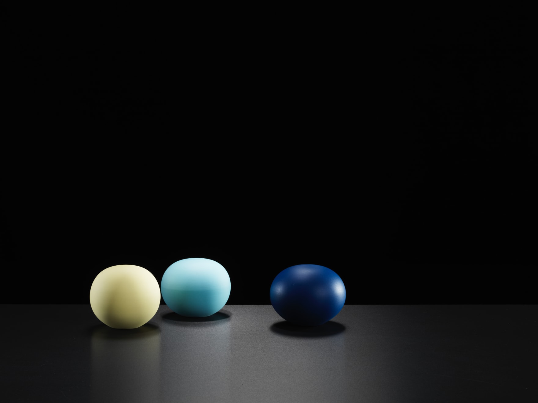 Niisato Akio, White Porcelain Sphere, 2019
