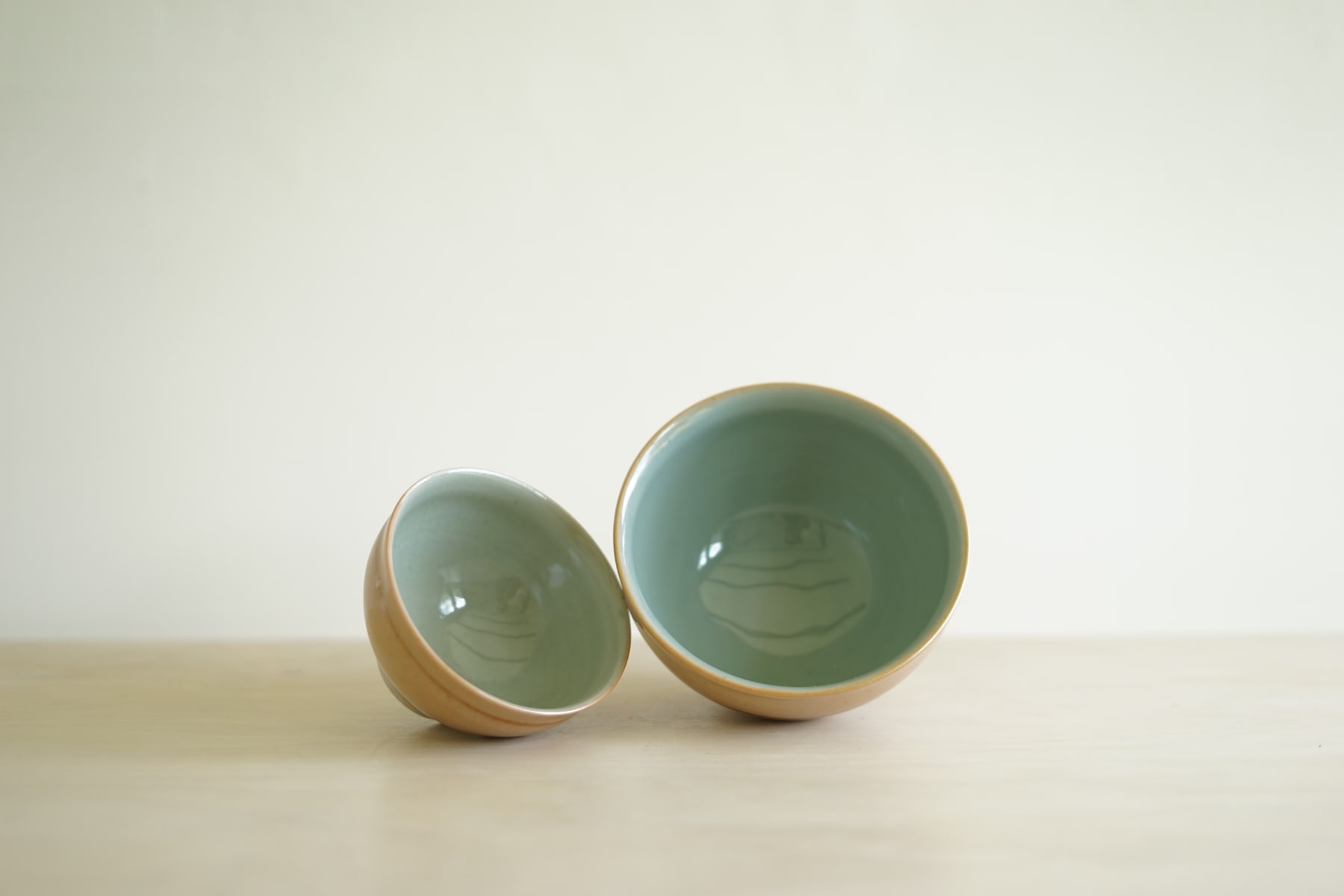 Gwyn Hanssen Pigott, Two Bowls with Stripe