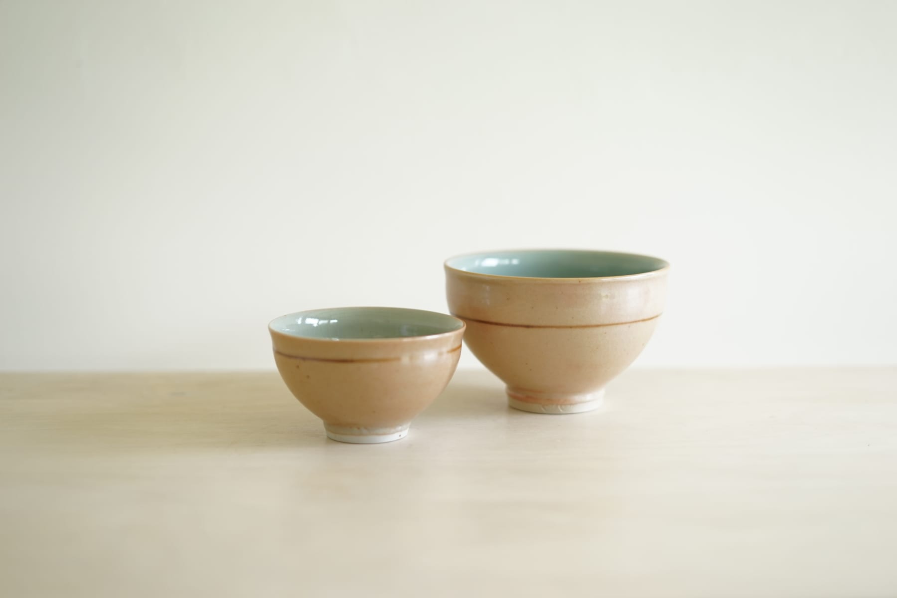 Gwyn Hanssen Pigott, Two Bowls with Stripe