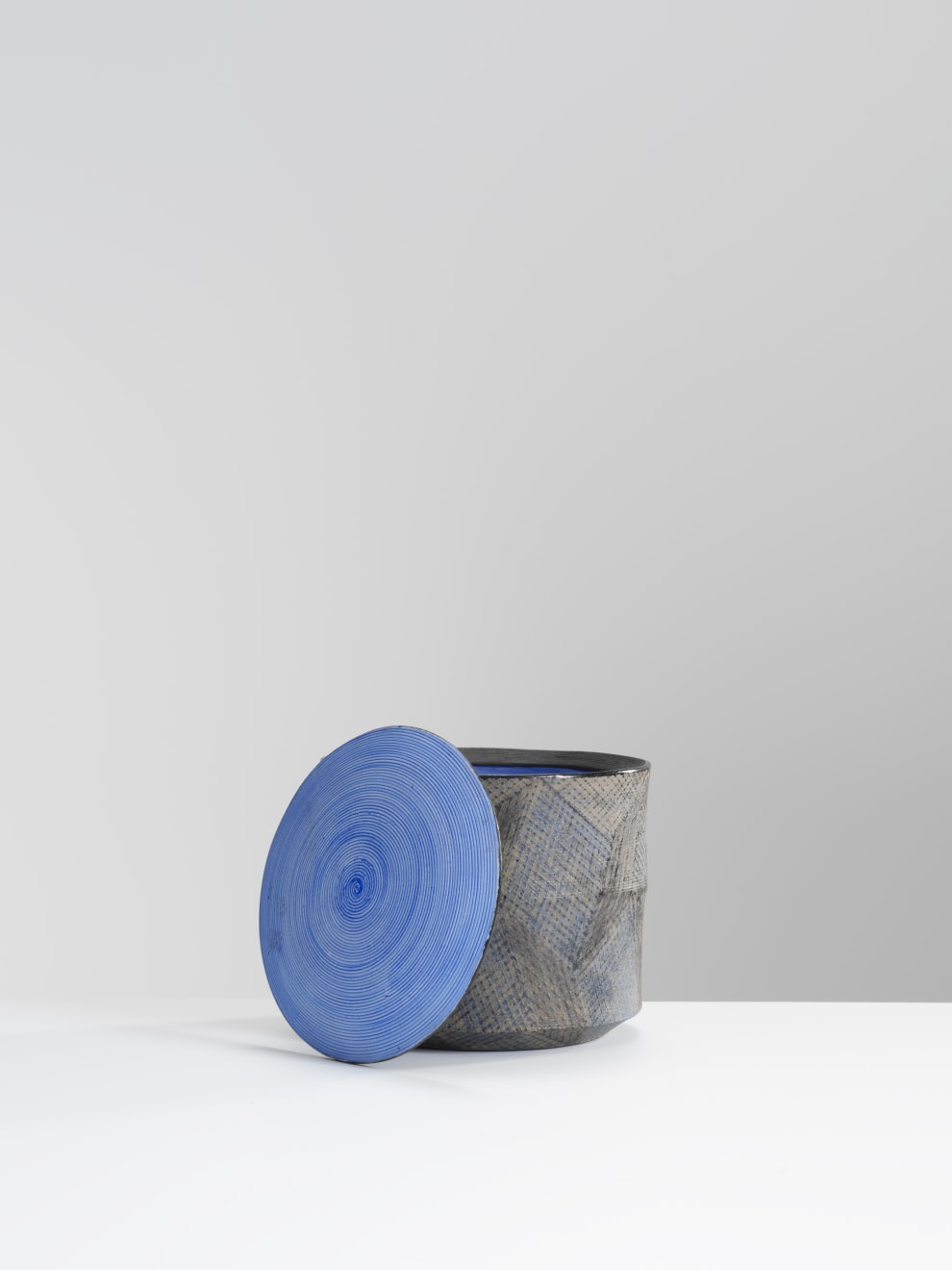 Maeda Masahiro, Water jar with overglaze enamels