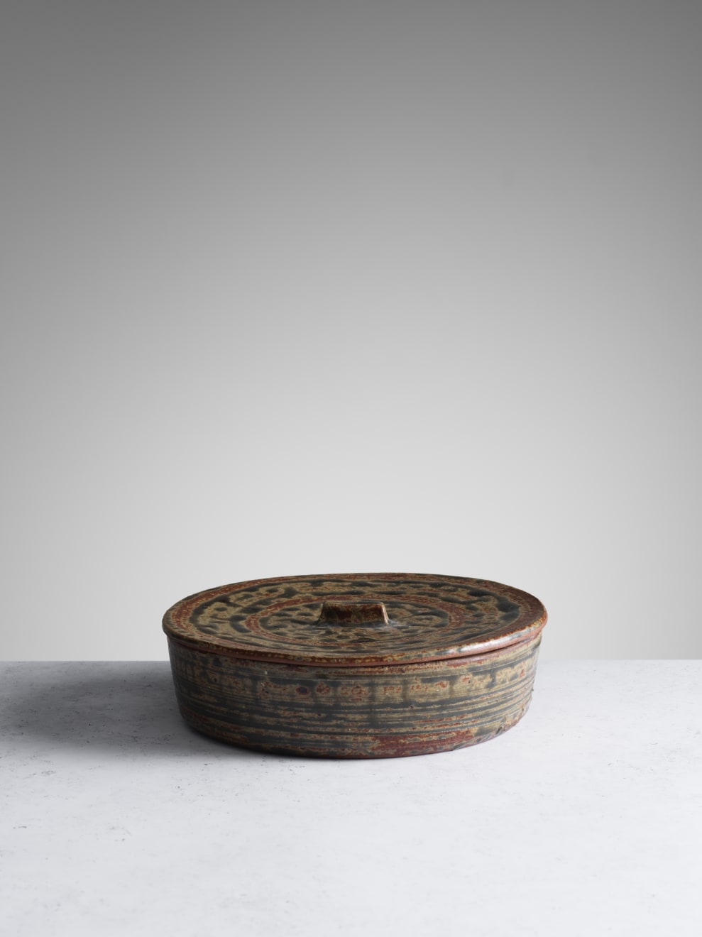 Janet Leach, Flat round lidded pot, c. 1970s