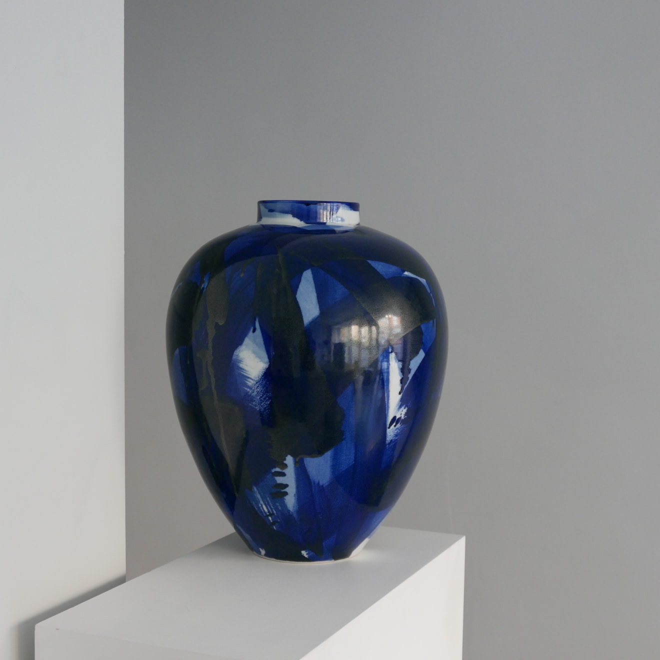 Felicity Aylieff, Blue & White Vase, 2019