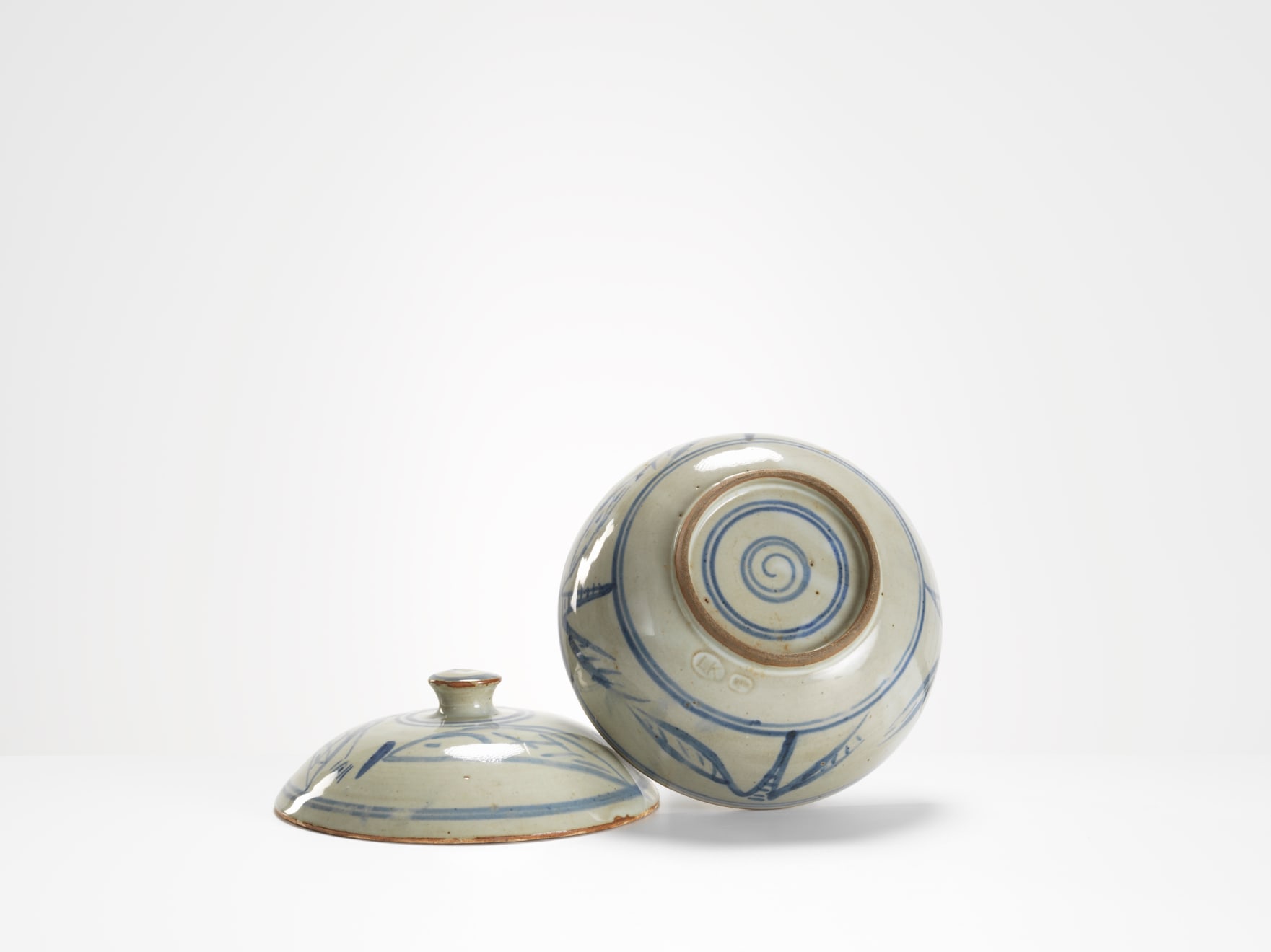 Ladi Kwali, Lidded Vessel with Fish decoration