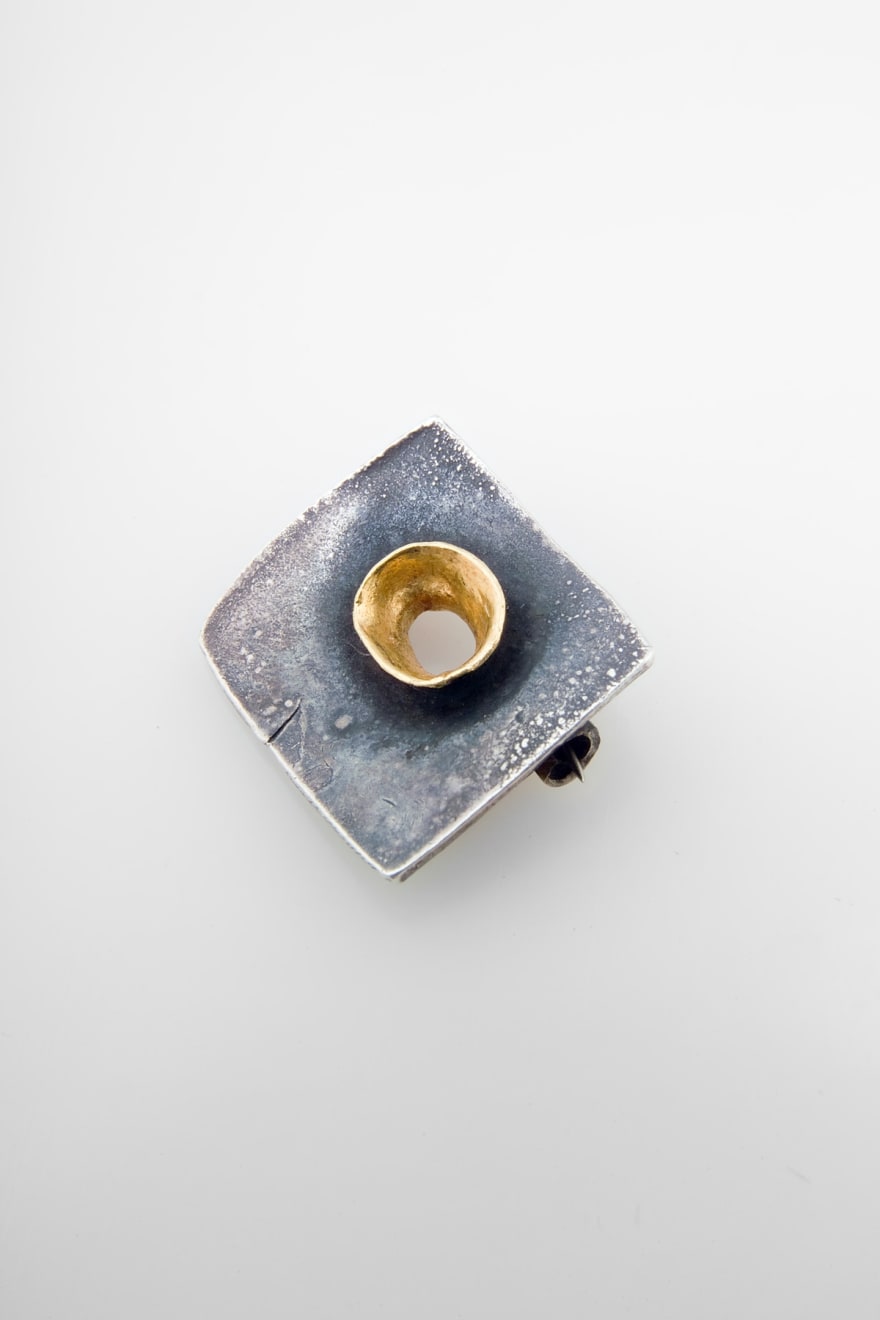 Ann Culy, Porthole brooch, 1993