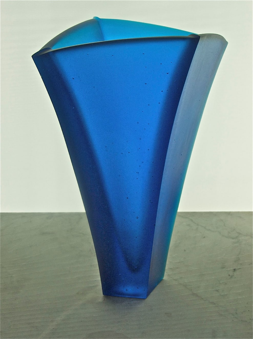 Ann Robinson, Curved Vase #3, 4.12.2009