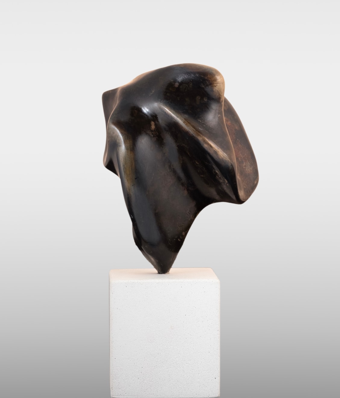 Ian Knowles, Standing Flint Form, 2019
