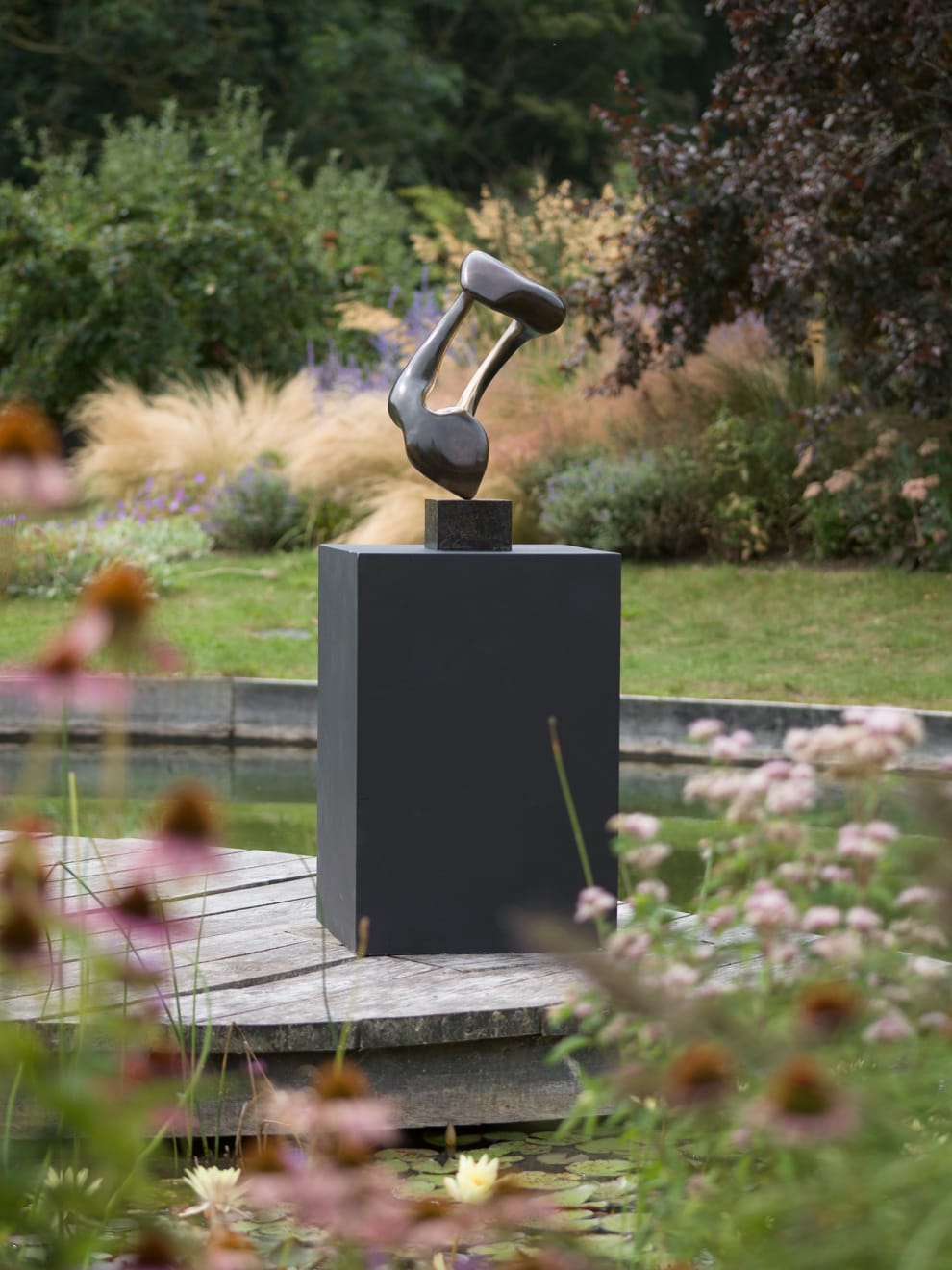 Ian Knowles, Twisting Form, 2024
