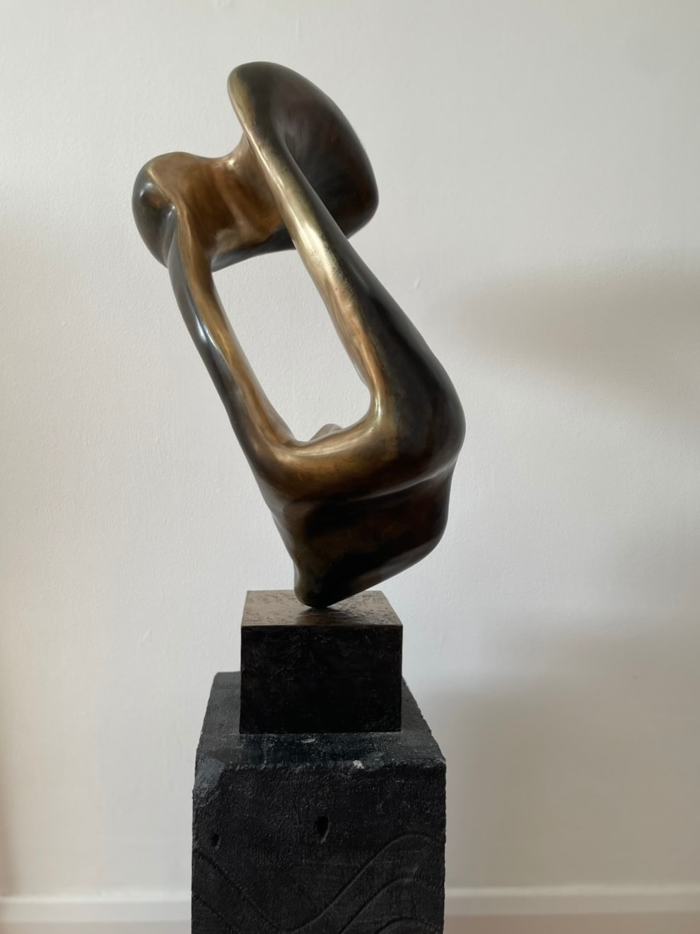 Ian Knowles, Twisting Form, 2024