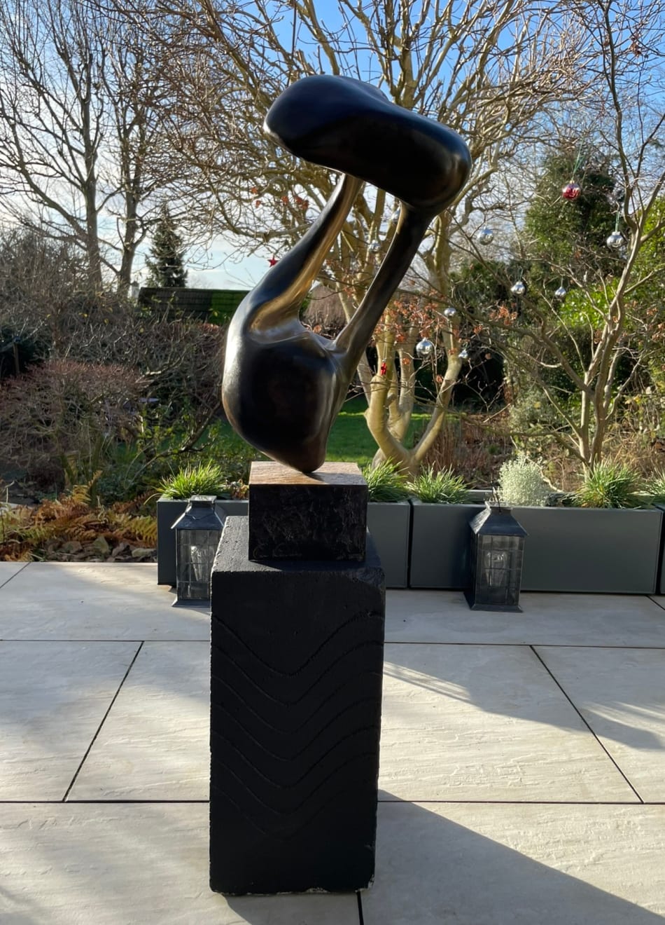 Ian Knowles, Twisting Form, 2024