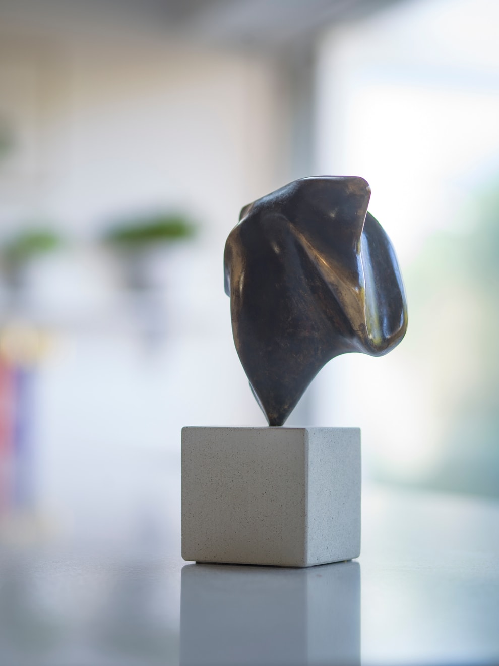 Ian Knowles, Standing Flint Form, 2019