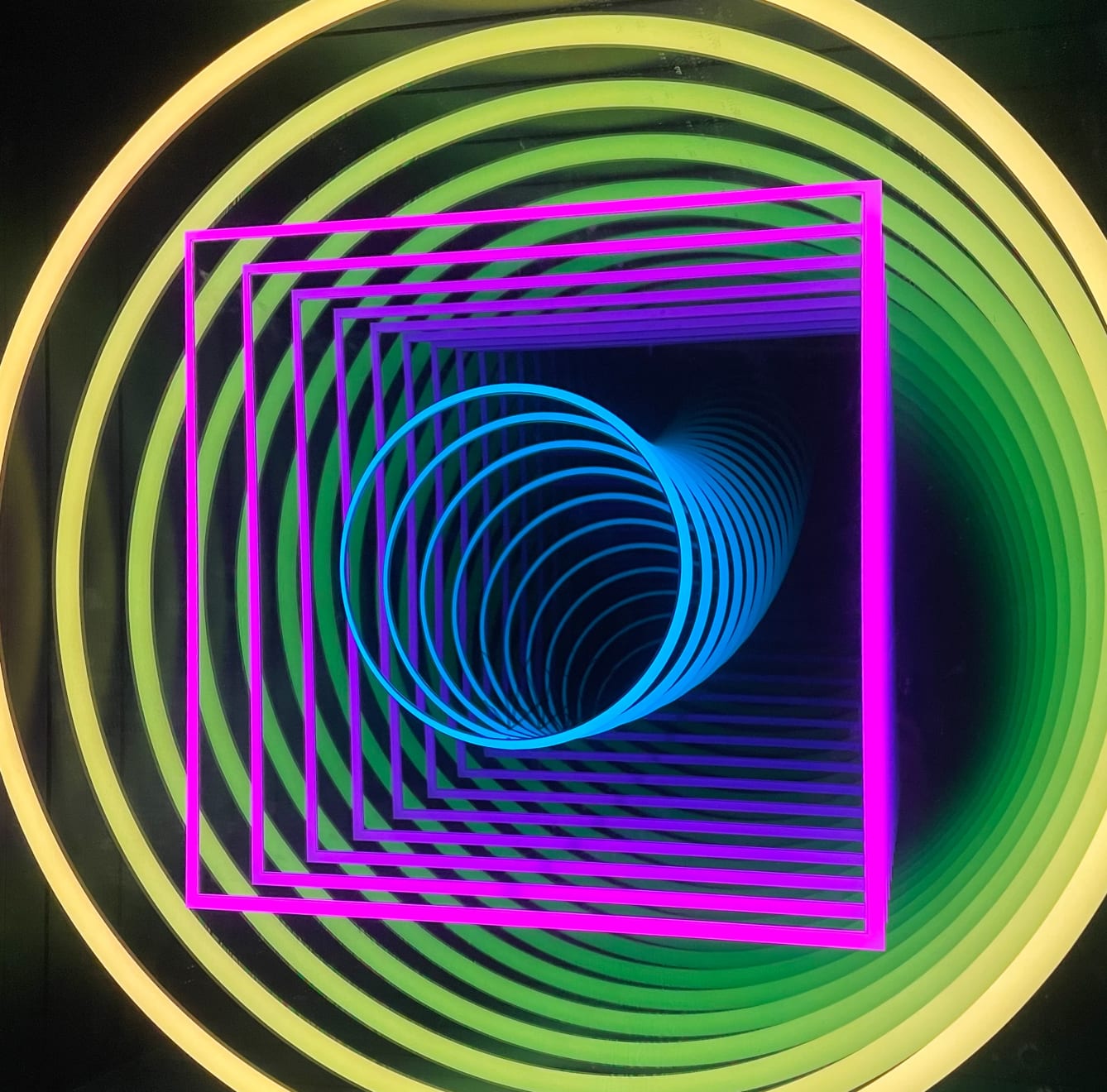 Chul Hyun Ahn, Two Circles and Square, 2025