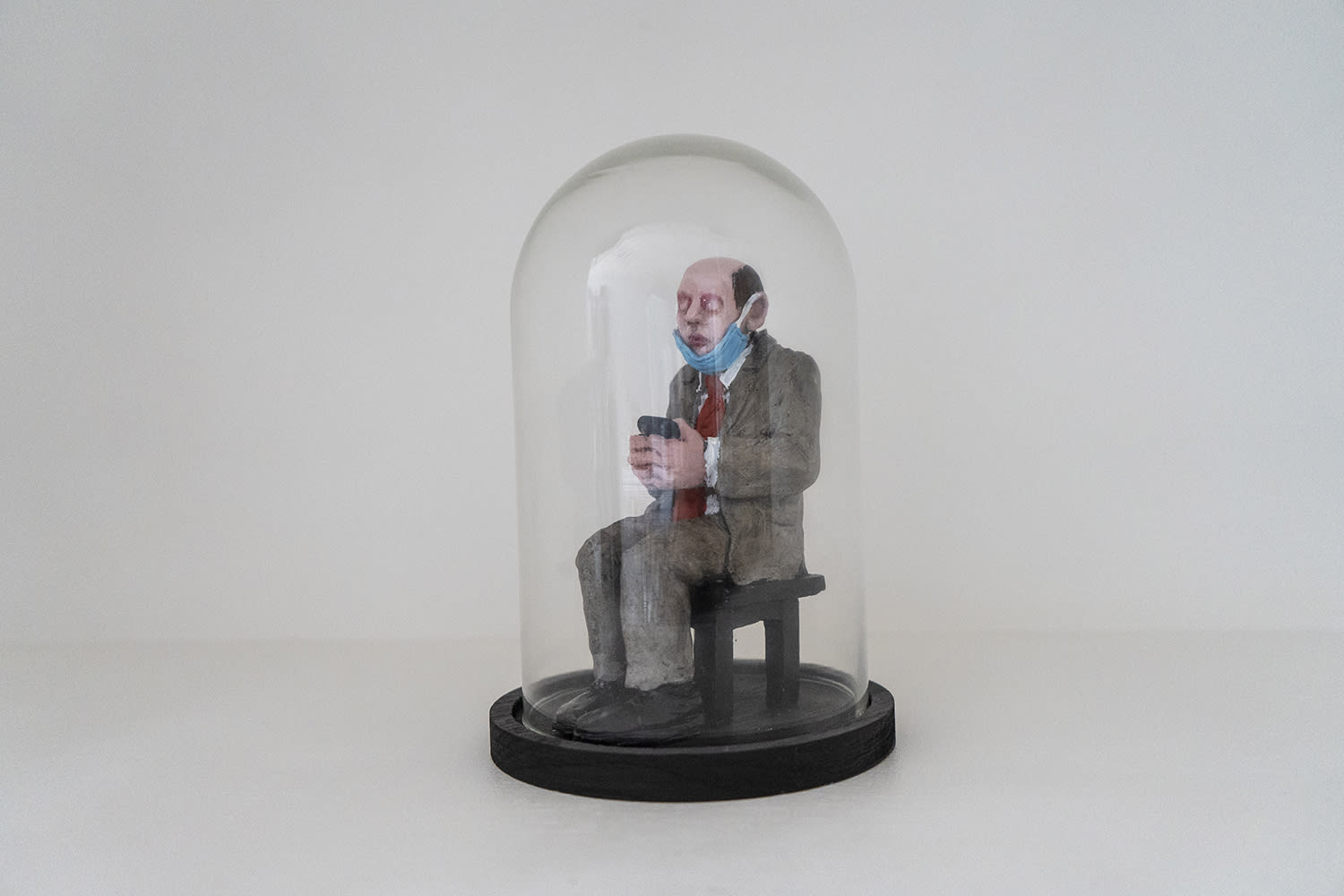 Isaac Cordal, Shelter (Telephone II), 2020