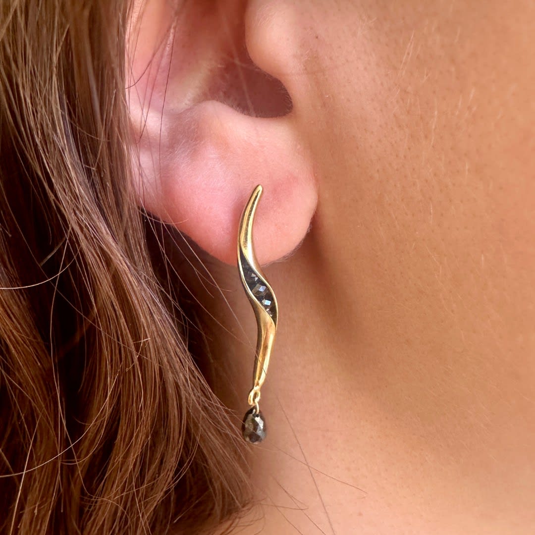 Wave Link Earrings with Black Diamonds by Fringe Gallery studio jeweler Timo Krapf