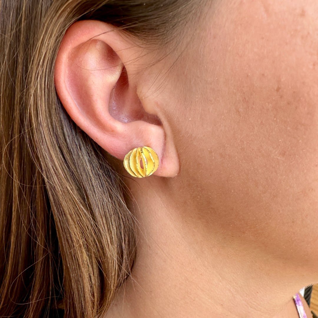 Barbara Heinrich, Small Wave Ball Earrings