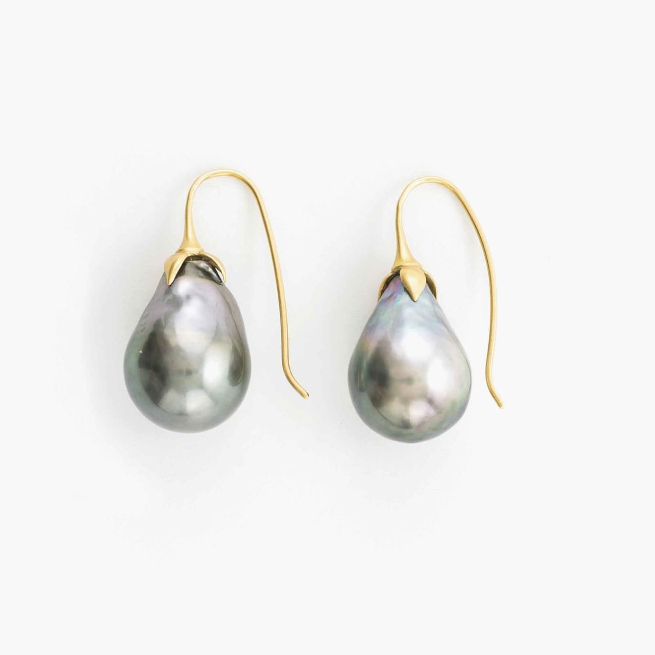 Gabriella Kiss, Tahitian eggplant pearl earrings