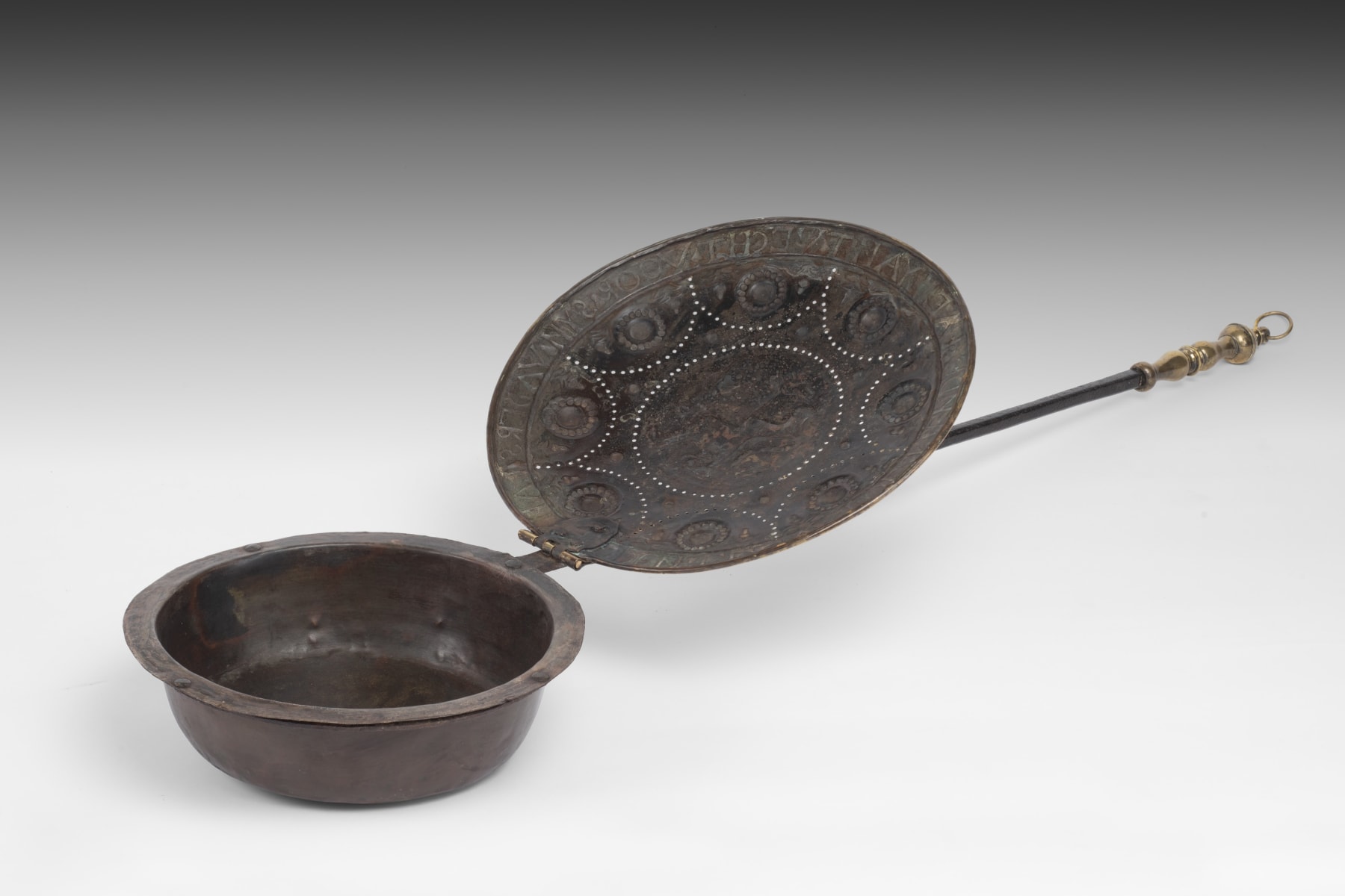 640a Dutch warming pan circa 1600