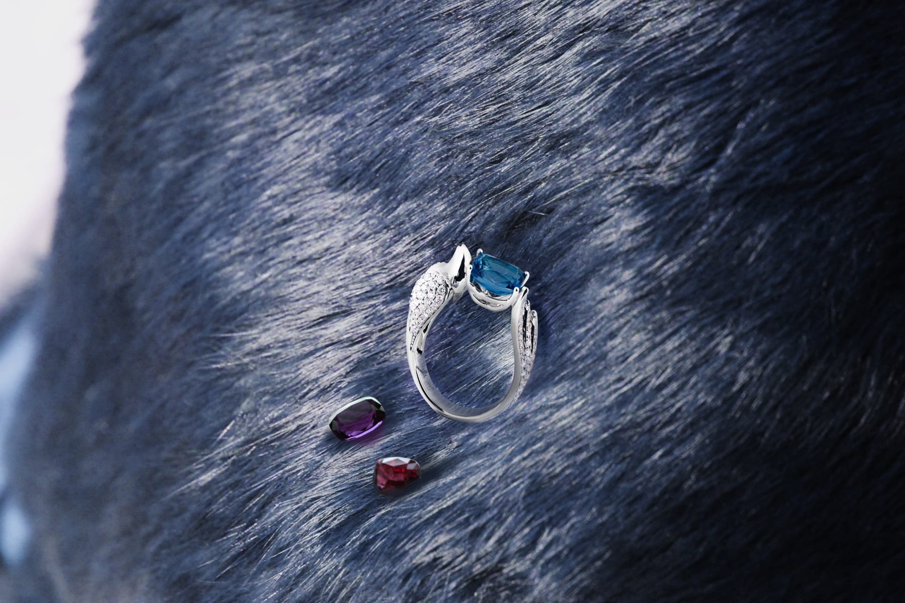 Simone, Jouer: Lover Peace Ring
