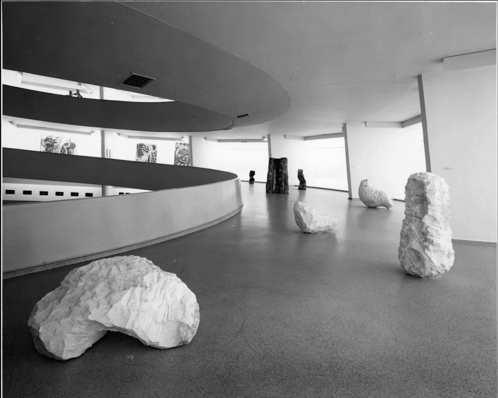 Nicholas Pope, Installation view with White Arch (1979), Large White Column (1979), Bent White Lump (1979), Tall Wood Block (1979), Round Pile (1979) and Apple Pile (1979) at the Guggenheim Museum, New York, 1979