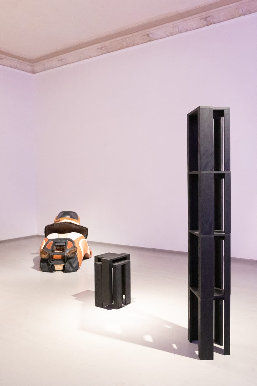 Bram Vanderbeke, Sukraunamos kėdės / Stackable Stools, 2017