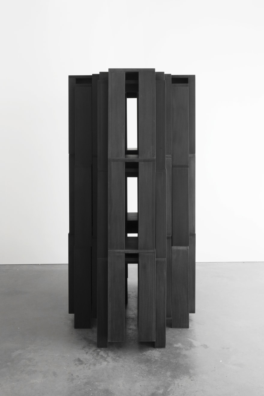 Bram Vanderbeke, Sukraunamos kėdės / Stackable Stools, 2017