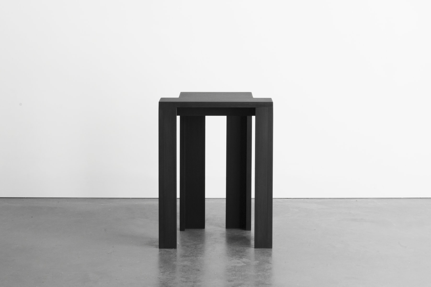 Bram Vanderbeke, Sukraunamos kėdės / Stackable Stools, 2017