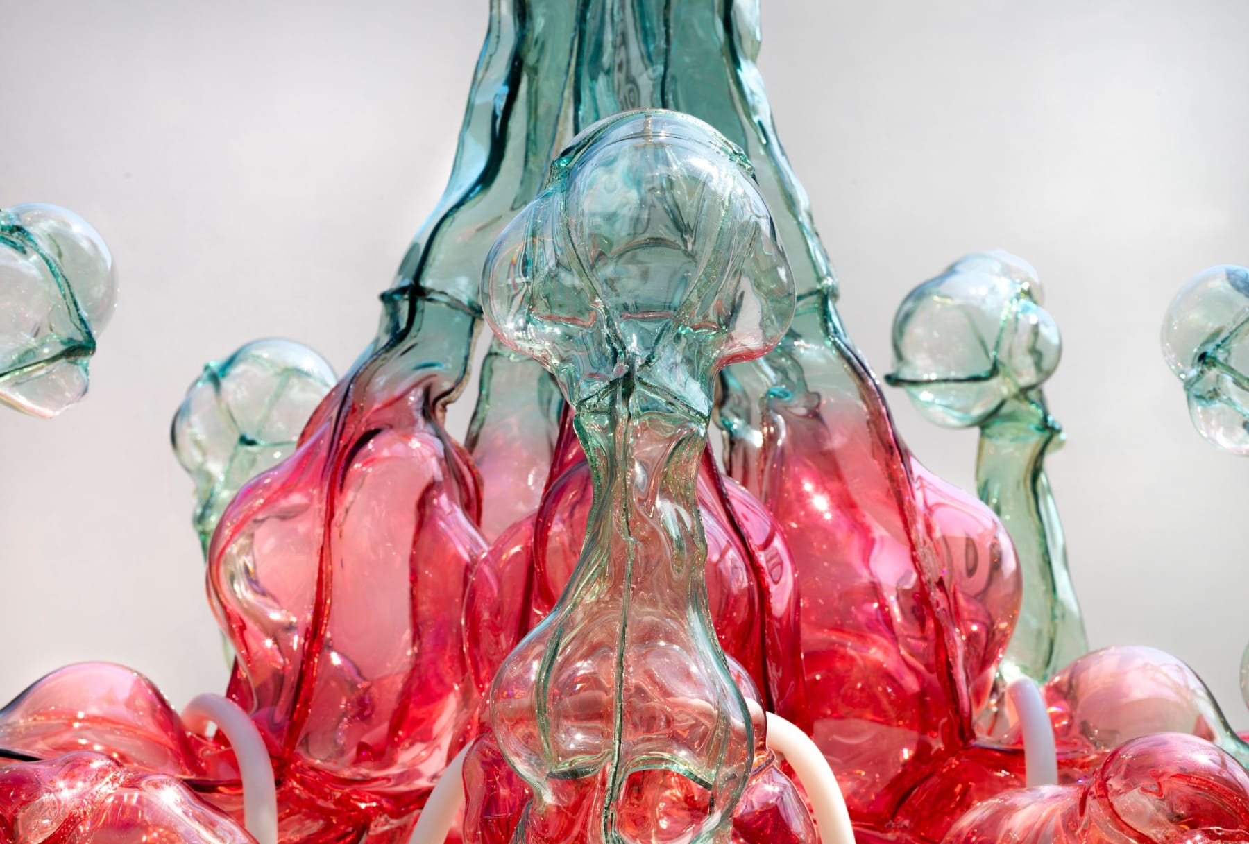 Dorian Renard, The Beauty of Distortion. Chandelier / Deformacijos grožis. Šviestuvas, 2022