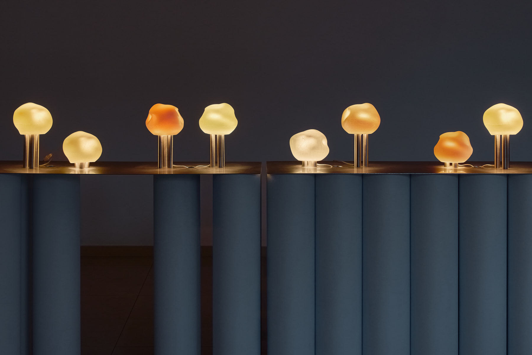 Daydreaming Objects, Scoop Elevated (Honey), šviesos objektas / light object, 2025
