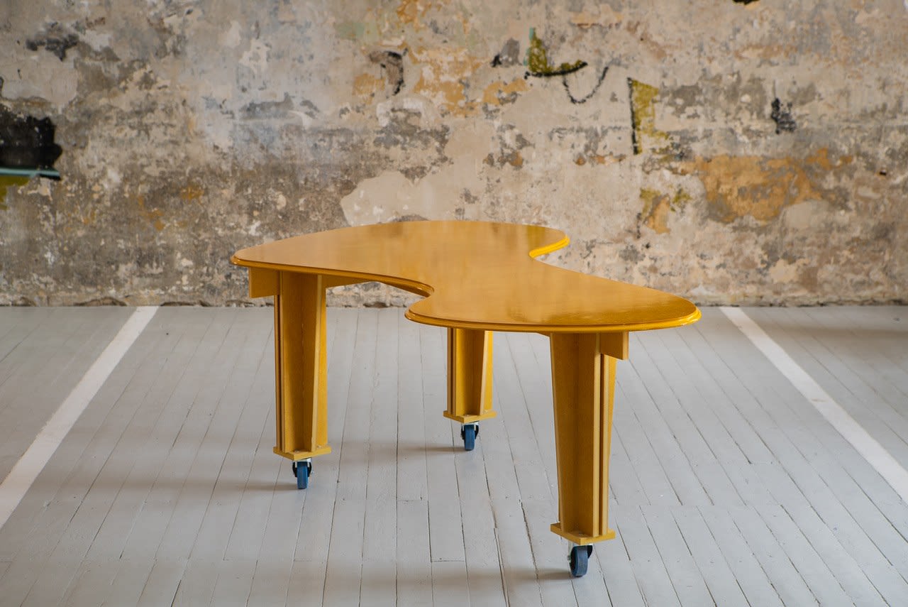 Vytautas Gečas, No one's average, Stalas / table