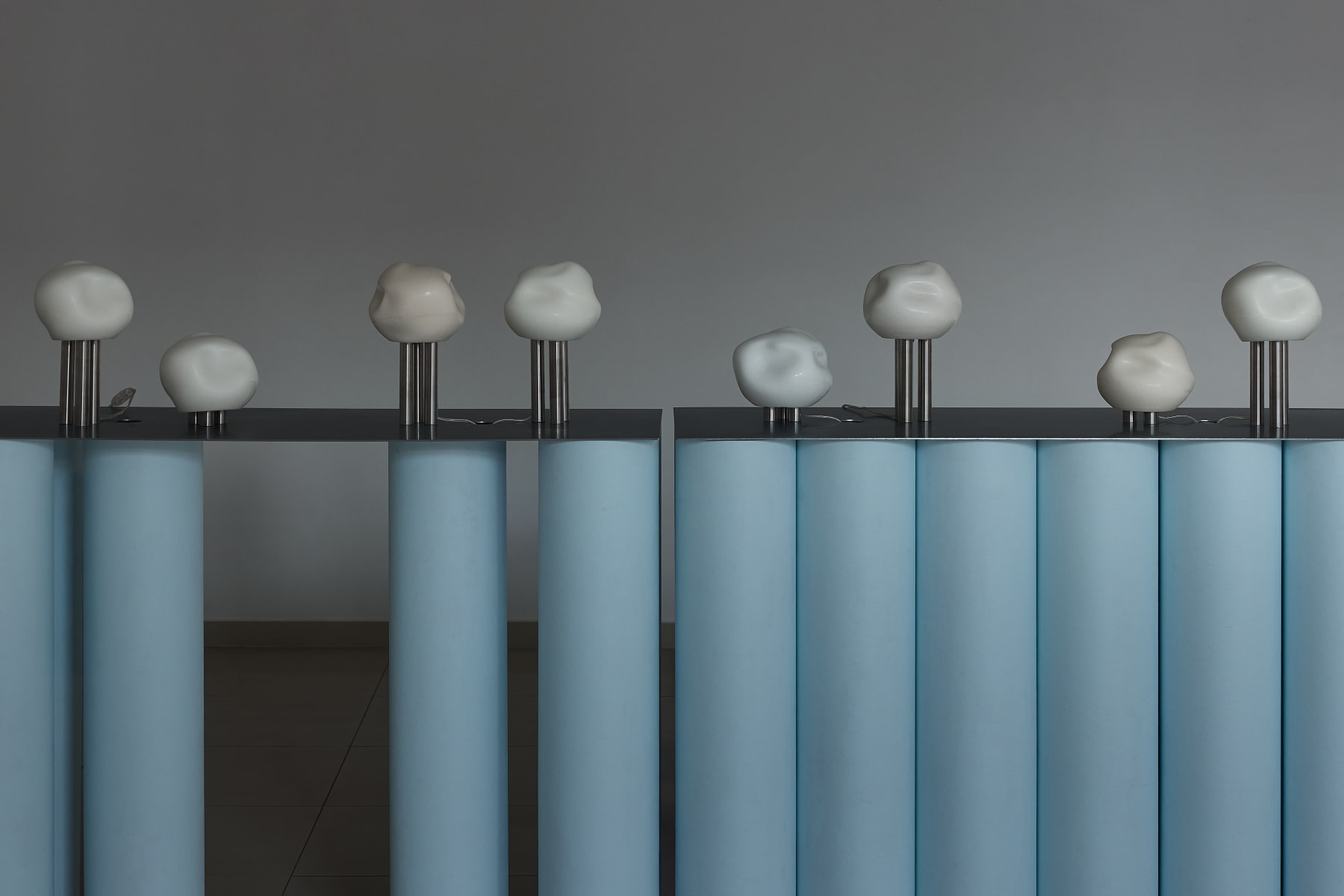 Daydreaming Objects, Scoop Elevated (Honey), šviesos objektas / light object, 2025