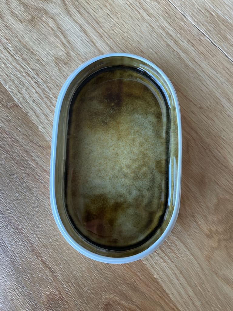 Agnė Kučerenkaitė, Ignorance is Bliss (oval plate), 2021