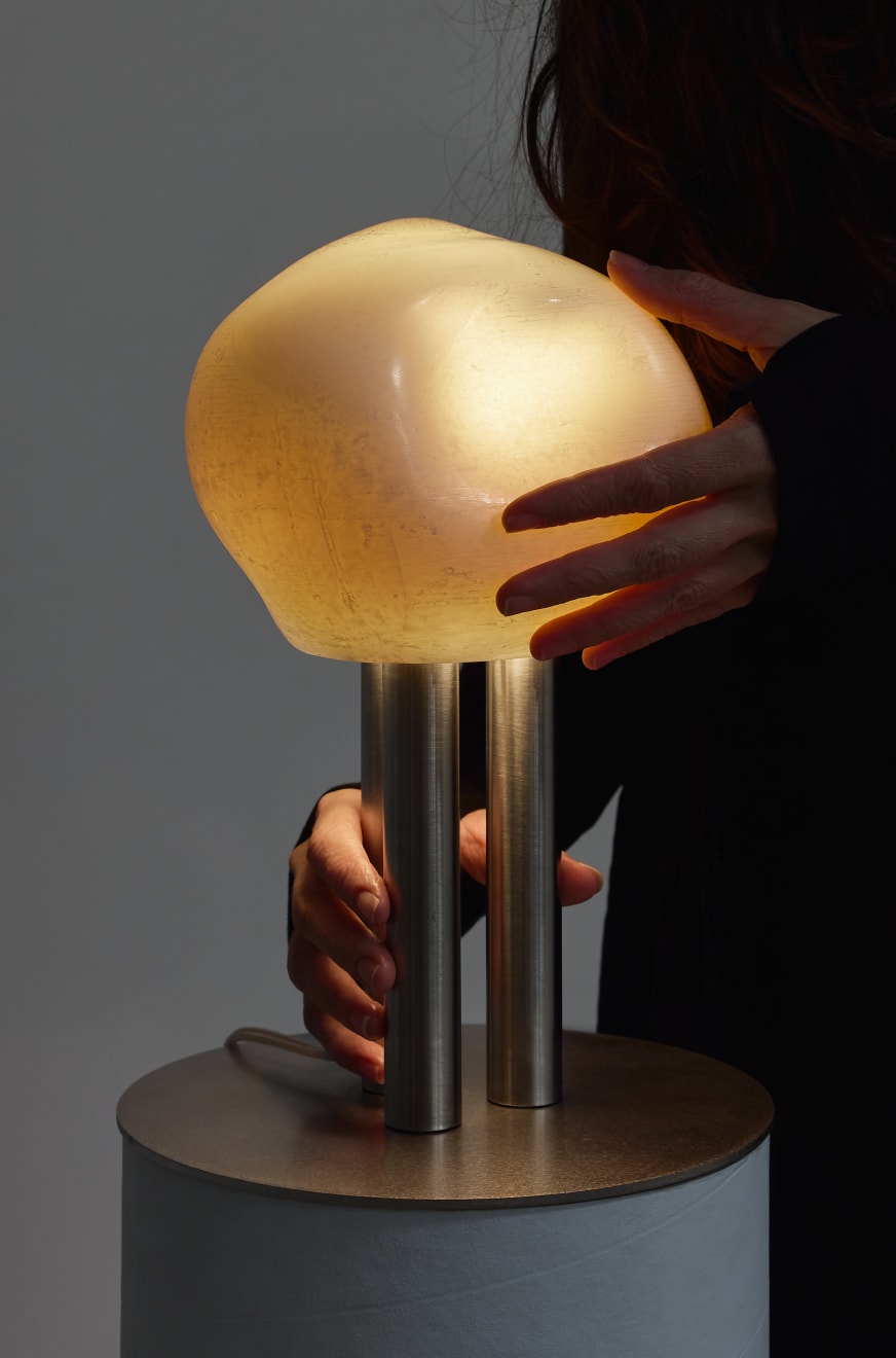 Daydreaming Objects, Scoop Elevated (Honey), šviesos objektas / light object, 2025