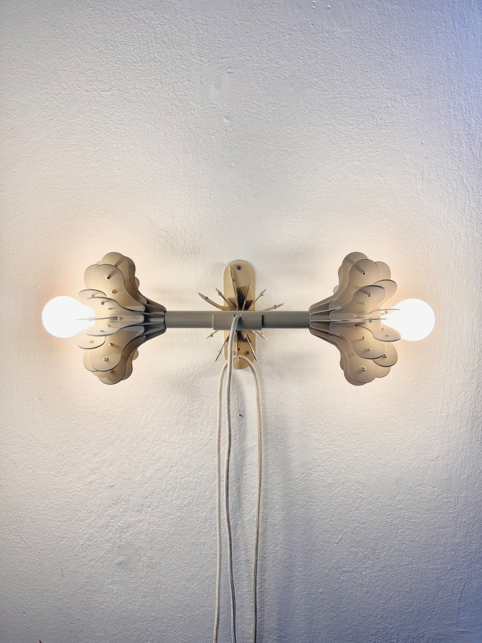 Flora Lechner, VENT lamp (Beige / Smėlinė), 2023