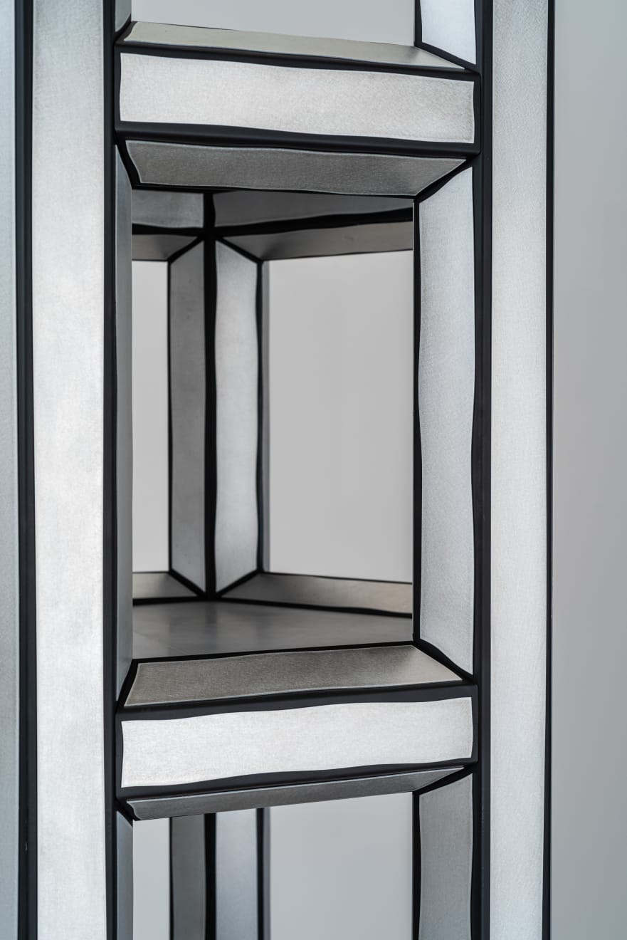 Tijs Gilde (Studio Guilty), ŠEŠIAKAMPĖ / HEX , Lentyna / shelf