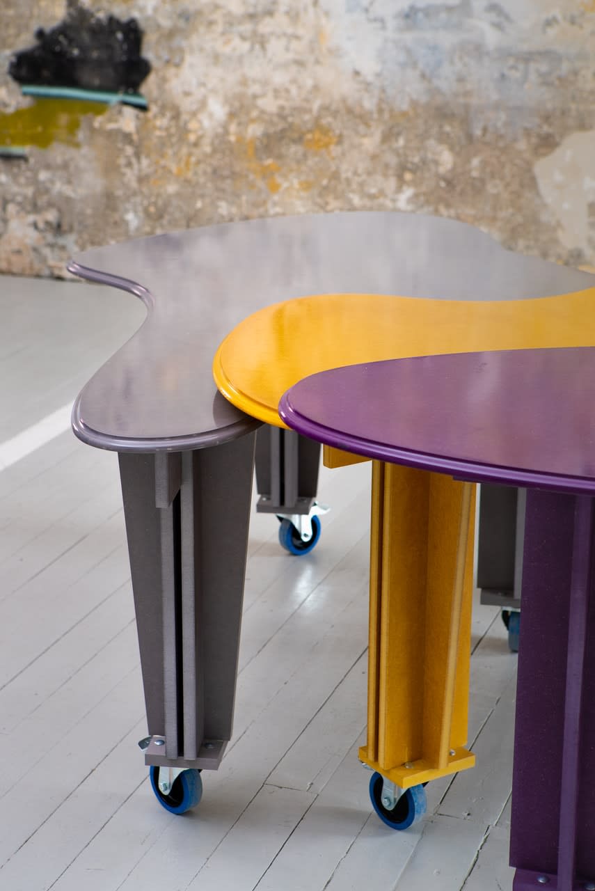 Vytautas Gečas, No one's average, Stalas / table