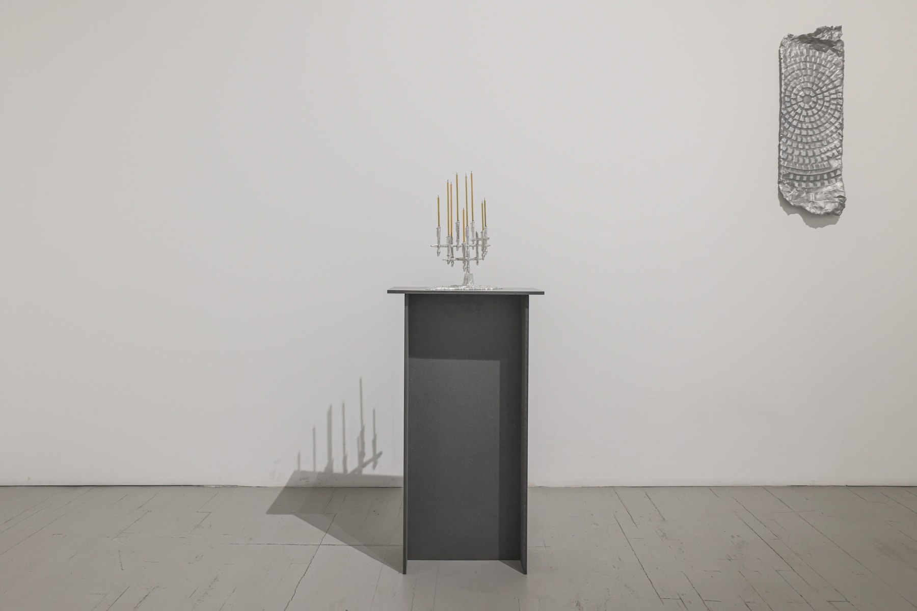 Vilius Dringelis, Vakarienė Briuselyje / Dinner in Brussels , Žvakidė / candlestick