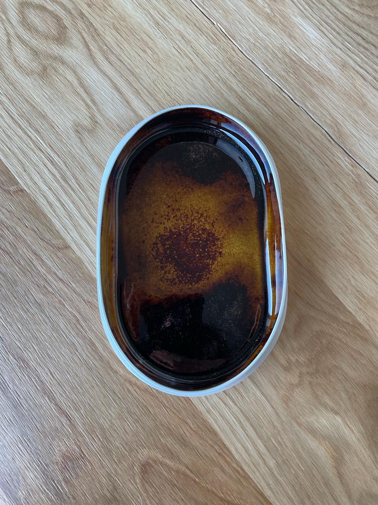 Agnė Kučerenkaitė, Ignorance is Bliss (oval plate), 2021