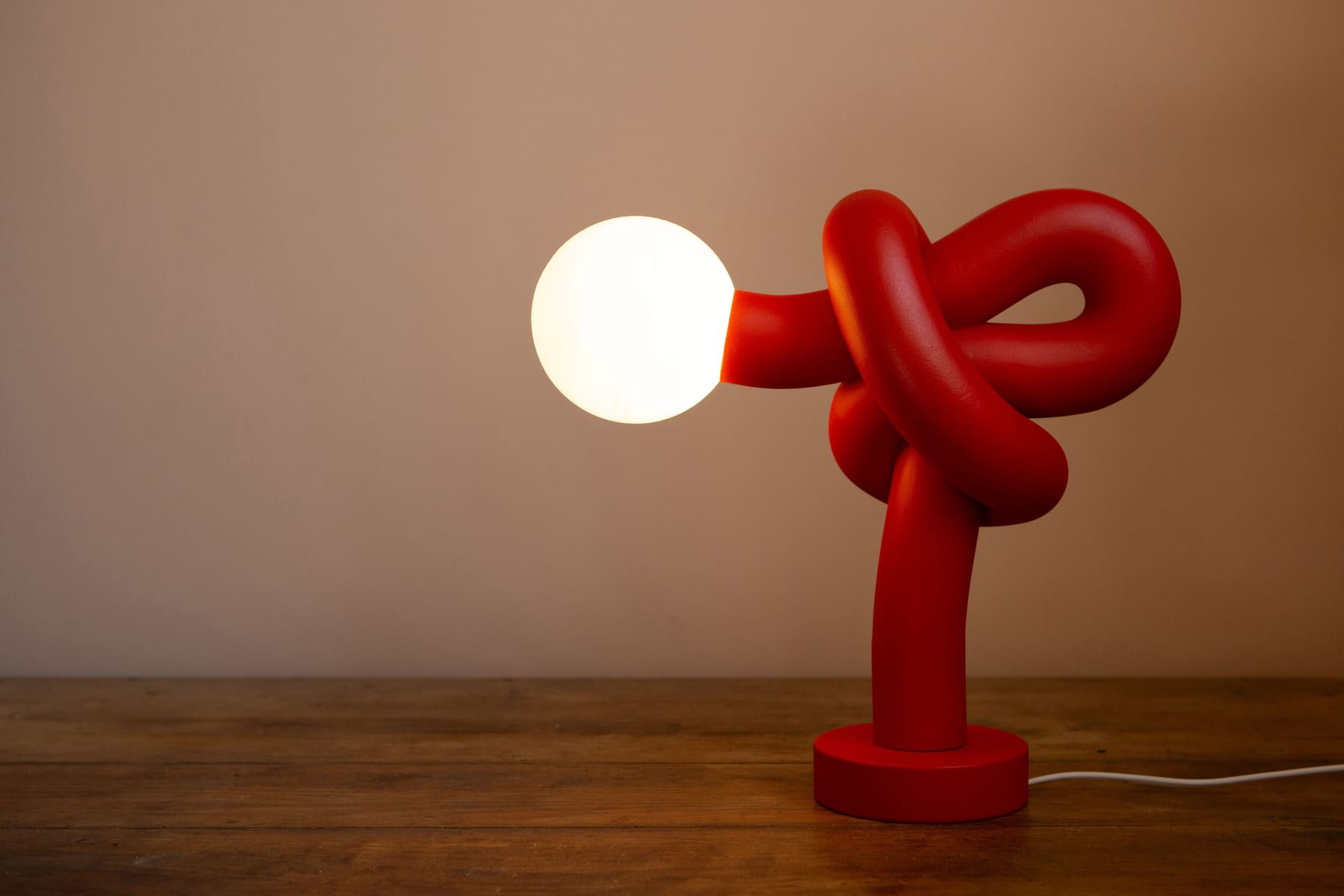 Patricija Pažus, Can you [K]not? šviestuvas / lamp, 2022